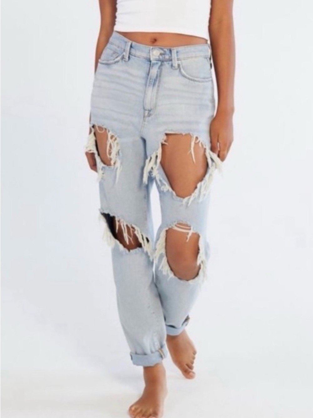 Urban Outfitters BDG Light Wash Distressed High-Rise Mom Jeans size 25